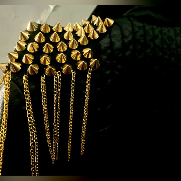 Gold Punk Spike and fringe Shoulder Pads - Picture 3 of 4